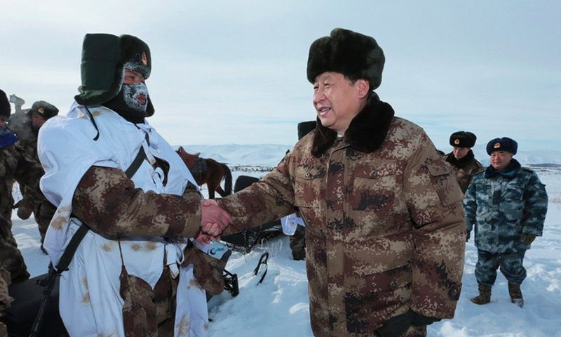 2014年1月26日，習(xí)近平總書記春節(jié)前夕冒嚴寒踏冰雪慰問邊防官兵。