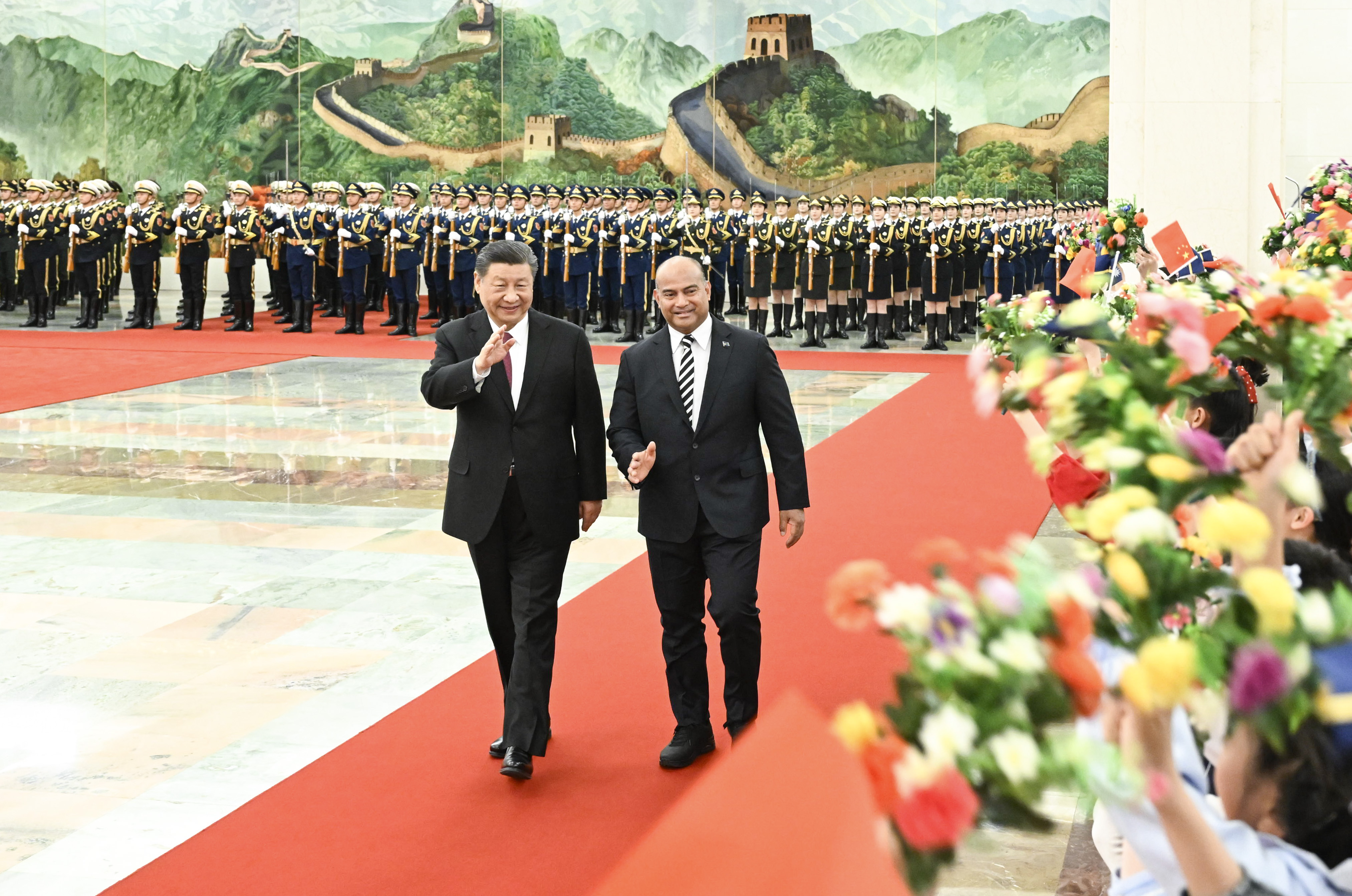 ?2024年3月25日，習(xí)近平在人民大會(huì)堂北大廳為阿迪昂舉行歡迎儀式。