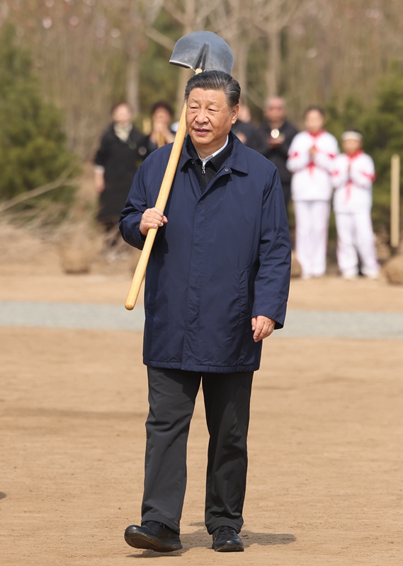 2024年4月3日，習(xí)近平總書記來到北京市通州區(qū)潞城鎮(zhèn)參加首都義務(wù)植樹活動(dòng)。
