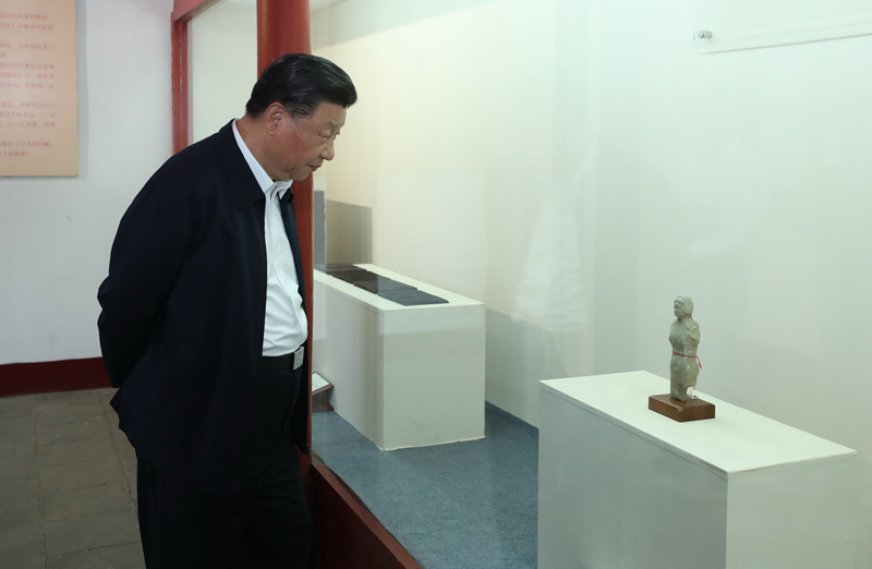2021年5月12日，習(xí)近平總書(shū)記在南陽(yáng)市考察東漢醫(yī)學(xué)家張仲景的墓祠紀(jì)念地醫(yī)圣祠。 